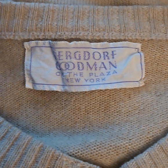 Vintage Bergdorf Goodman 100% Cashmere Button Front Cardiagn - Picture 4 of 5